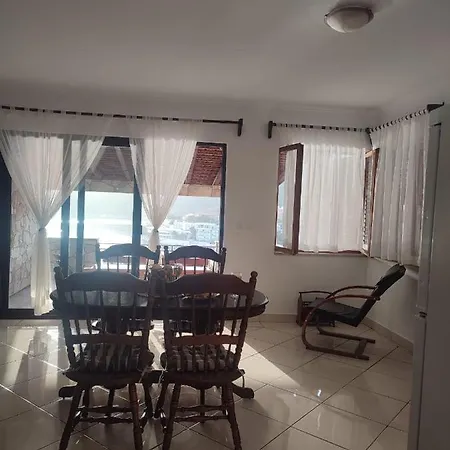 Leon Apartment